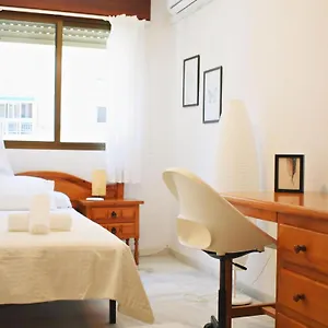 Apartamento Amplio Y Luminoso Cerca Del Centro Y La Playa Con Piscina Y Parking Privado, Málaga